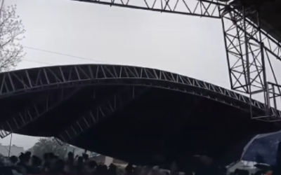 Bumagsak ang tent sa moving up rehearsal kahapon, Abril 11, dahil sa naipong tubig mula sa malakas na ulan